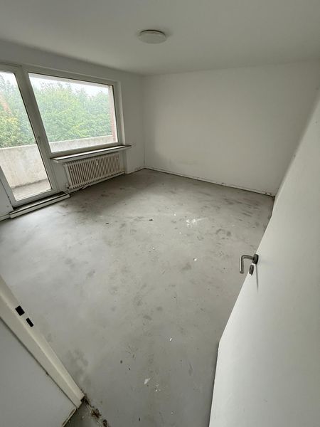 Wohnzimmer nach der Räumung – besenrein